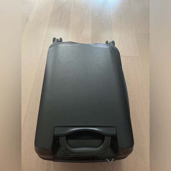 Samsonite Octiv Expandable Carry-On Spinner Suitcase - Picture 5 of 12